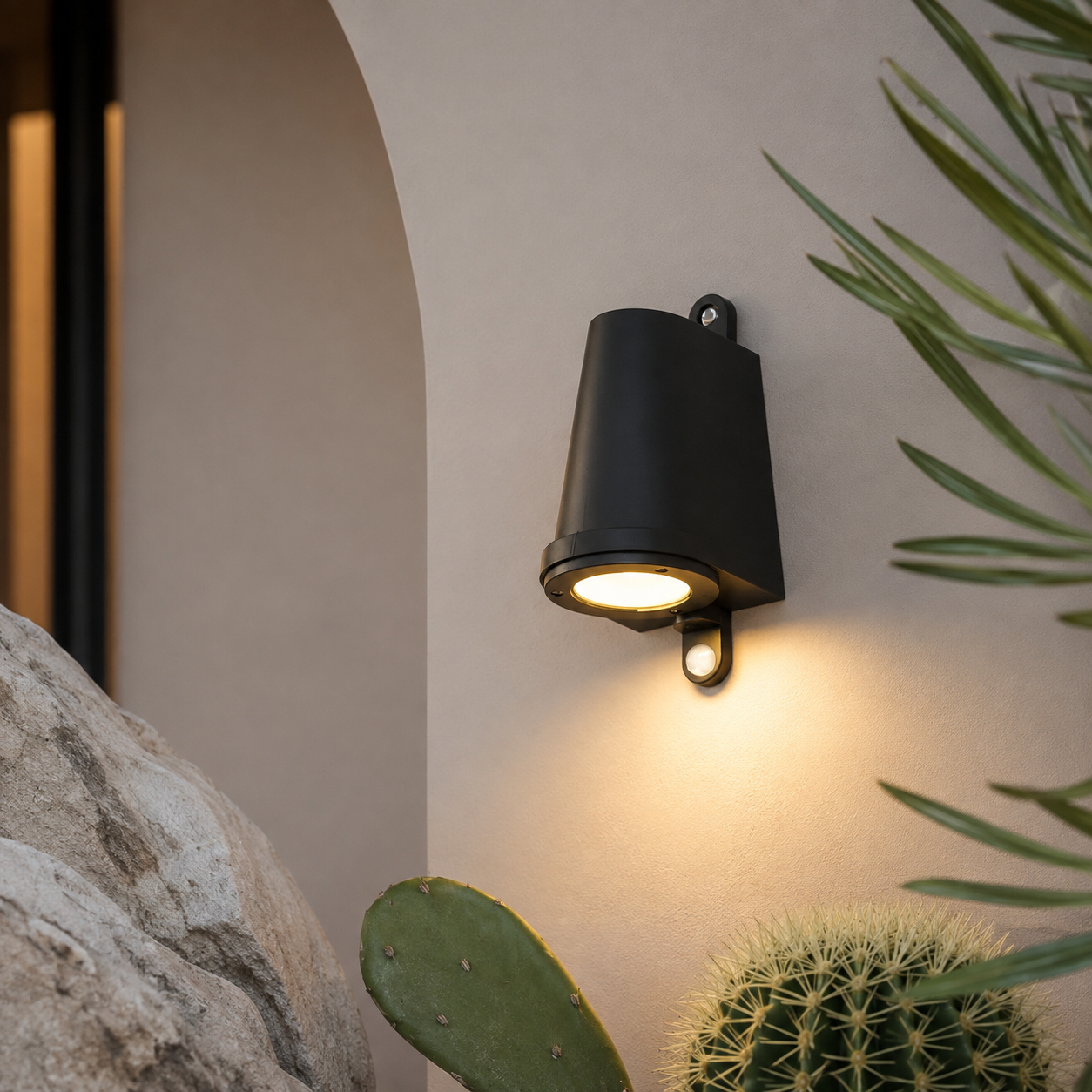 Retro Wabi-Sabi Cast Aluminum Outdoor Garden Spotlight – IP65 Waterproof 3-LED Landscape Accent Light for Patio, Pathway, Yard & Garden