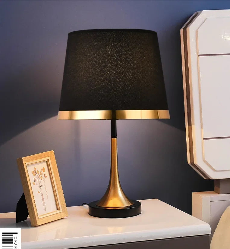 European Retro Desk Lamp - Classic Fabric Lampshade Bedside Night Light
