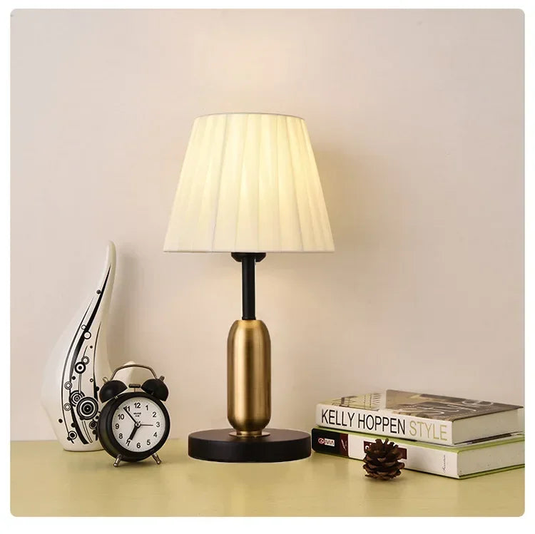 European Retro Desk Lamp - Classic Fabric Lampshade Bedside Night Light