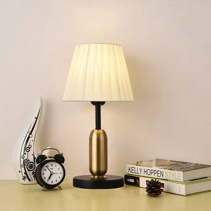 European Retro Desk Lamp - Classic Fabric Lampshade Bedside Night Light
